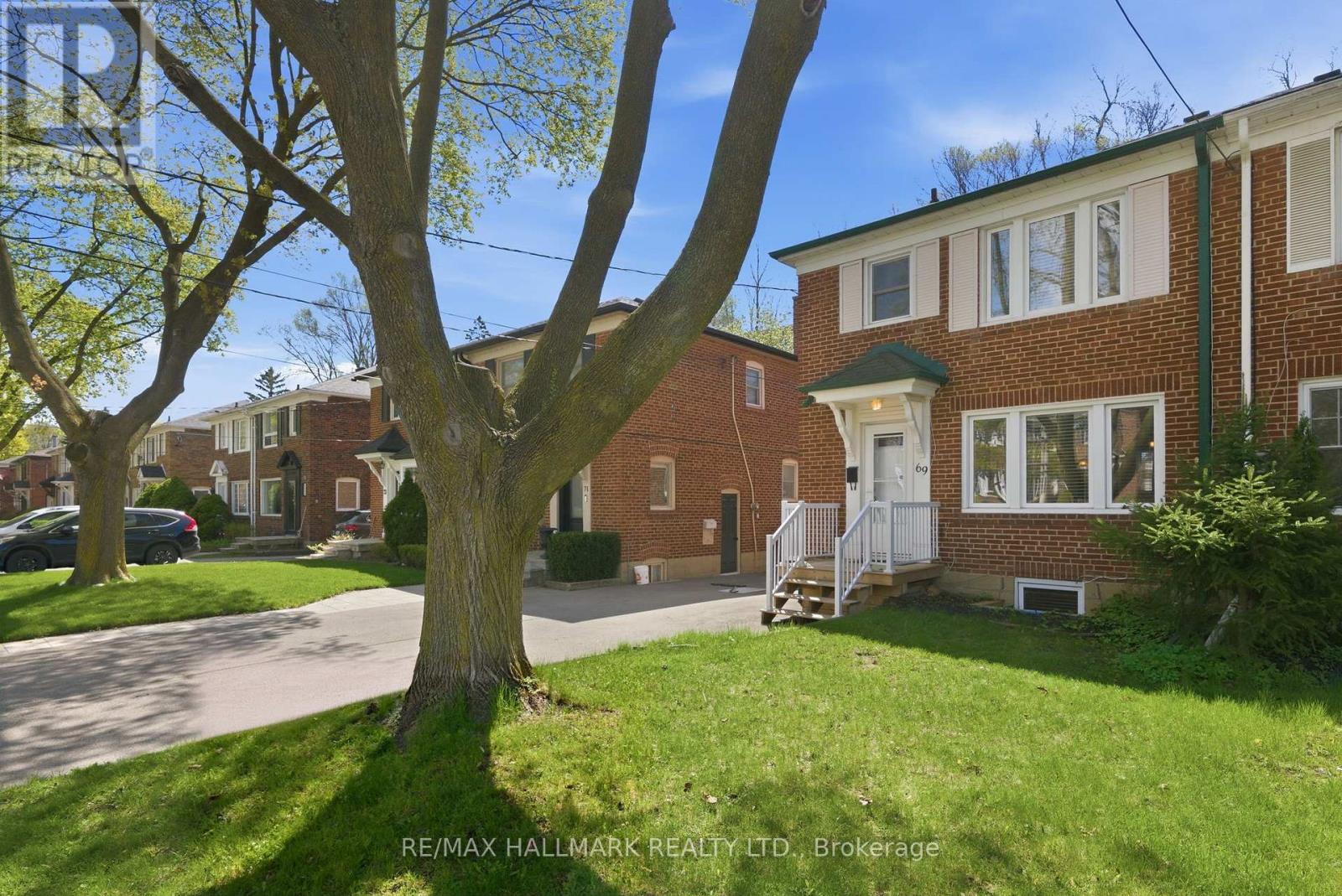 69 Thursfield Crescent, Toronto, Ontario  M4G 2N4 - Photo 4 - C13117140