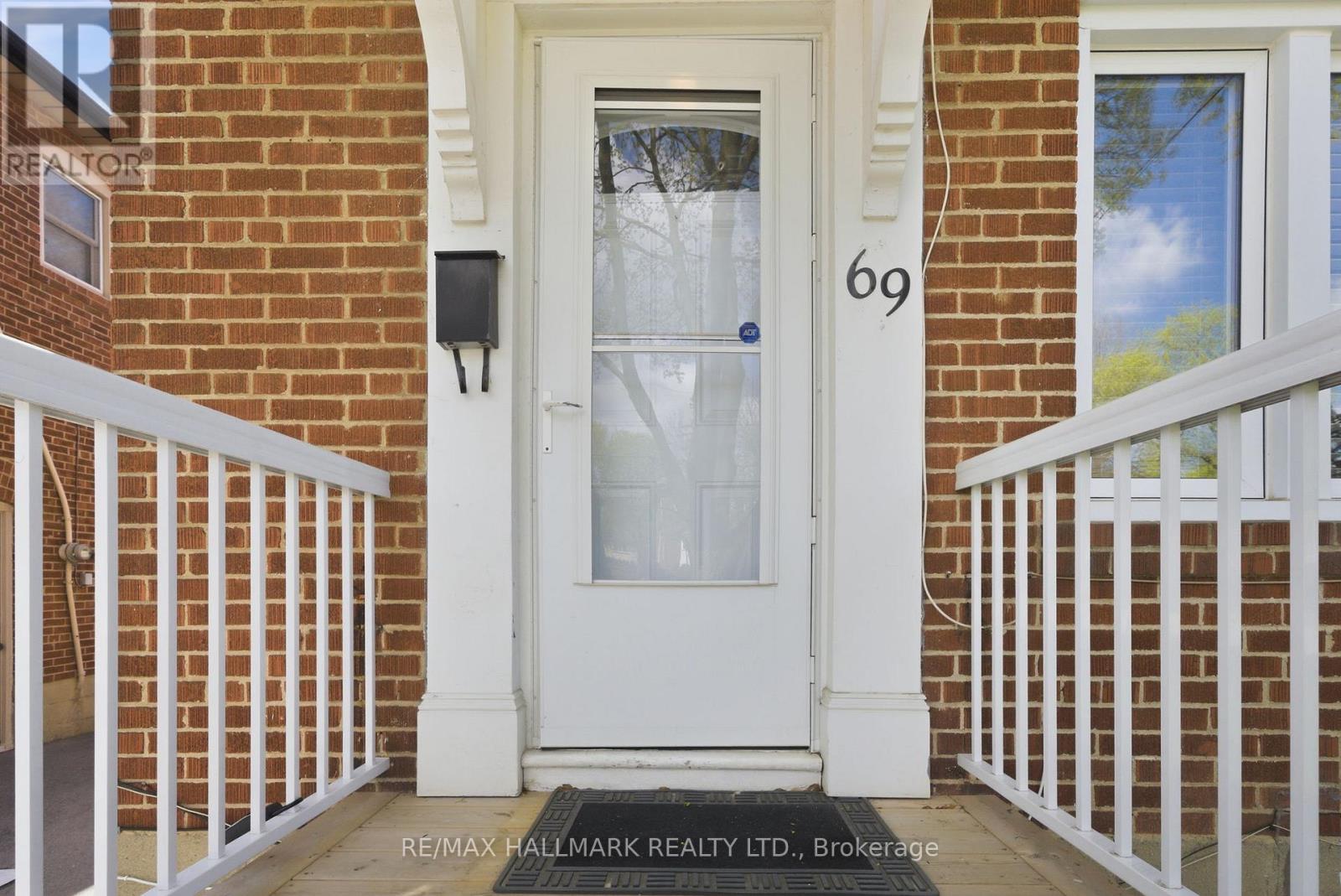 69 Thursfield Crescent, Toronto, Ontario  M4G 2N4 - Photo 6 - C13117140