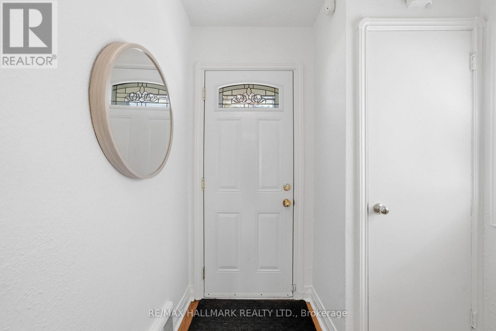 69 Thursfield Crescent, Toronto, Ontario  M4G 2N4 - Photo 7 - C13117140