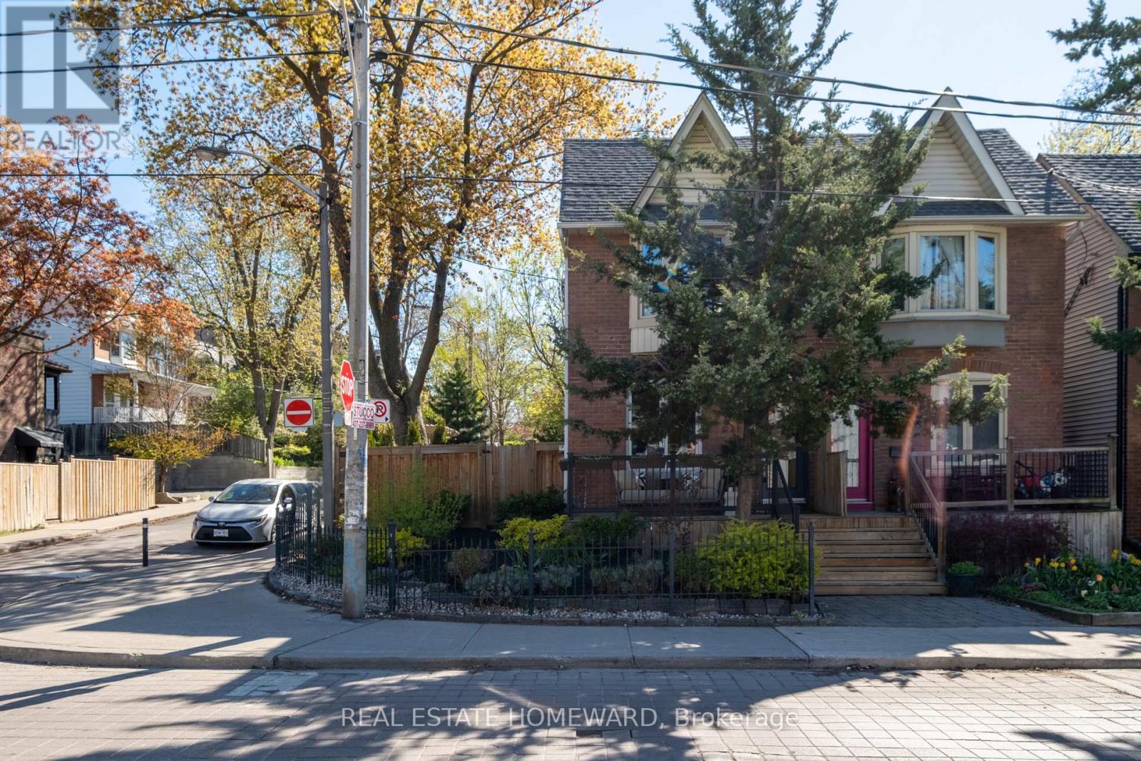 631 Logan Avenue, Toronto, Ontario  M4K 3C2 - Photo 3 - E13116990