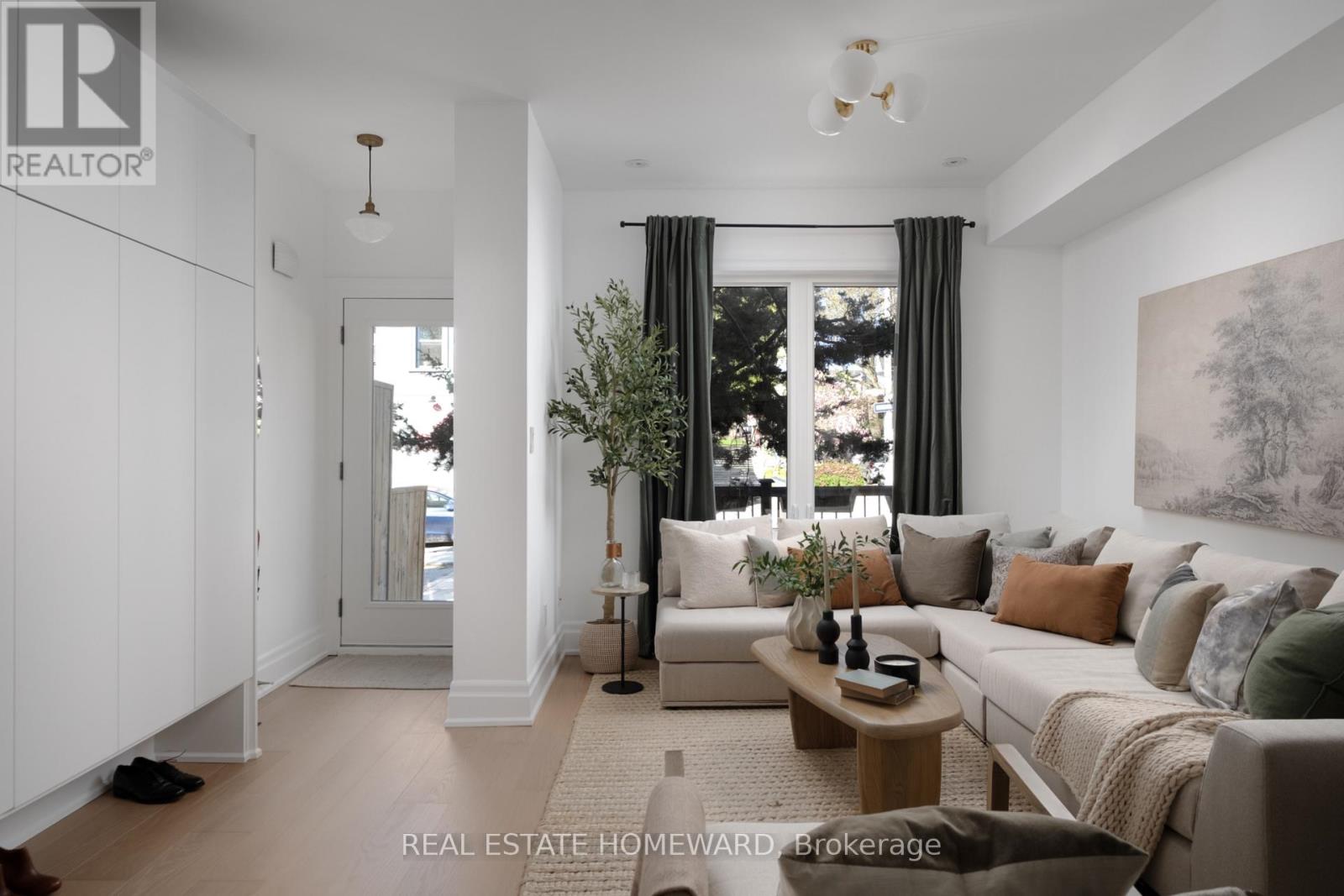 631 Logan Avenue, Toronto, Ontario  M4K 3C2 - Photo 4 - E13116990