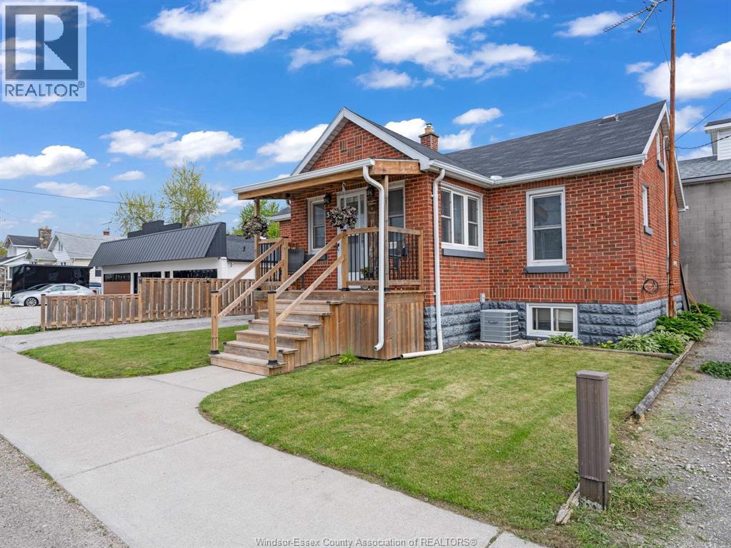 32 Centre Street West, Harrow, Ontario  N0R 1G0 - Photo 3 - 26010528