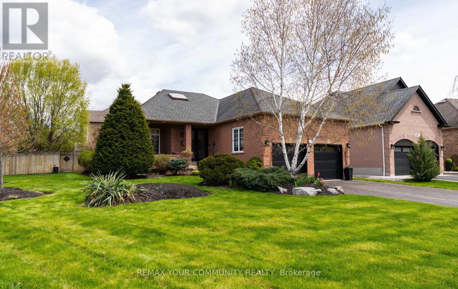 863 Shadrach Drive, Newmarket, Ontario  L3X 2H3 - Photo 2 - N13117020