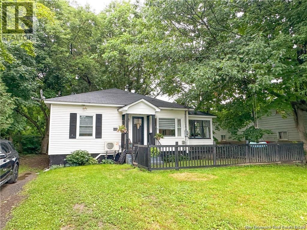 116 Union Street, Woodstock, New Brunswick  E7M 2X1 - Photo 2 - NB139284