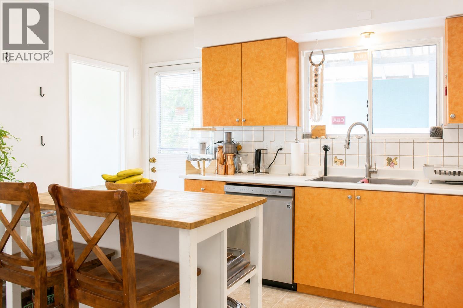5006 Fulwell Street, Burnaby, British Columbia  V5G 1P2 - Photo 7 - R3121893