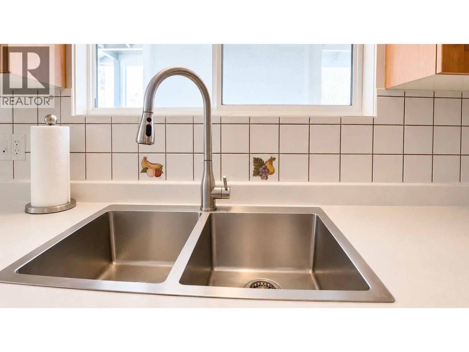 5006 Fulwell Street, Burnaby, British Columbia  V5G 1P2 - Photo 9 - R3121893