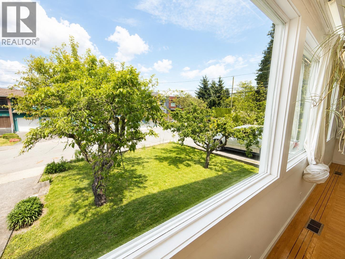 5006 Fulwell Street, Burnaby, British Columbia  V5G 1P2 - Photo 4 - R3121893