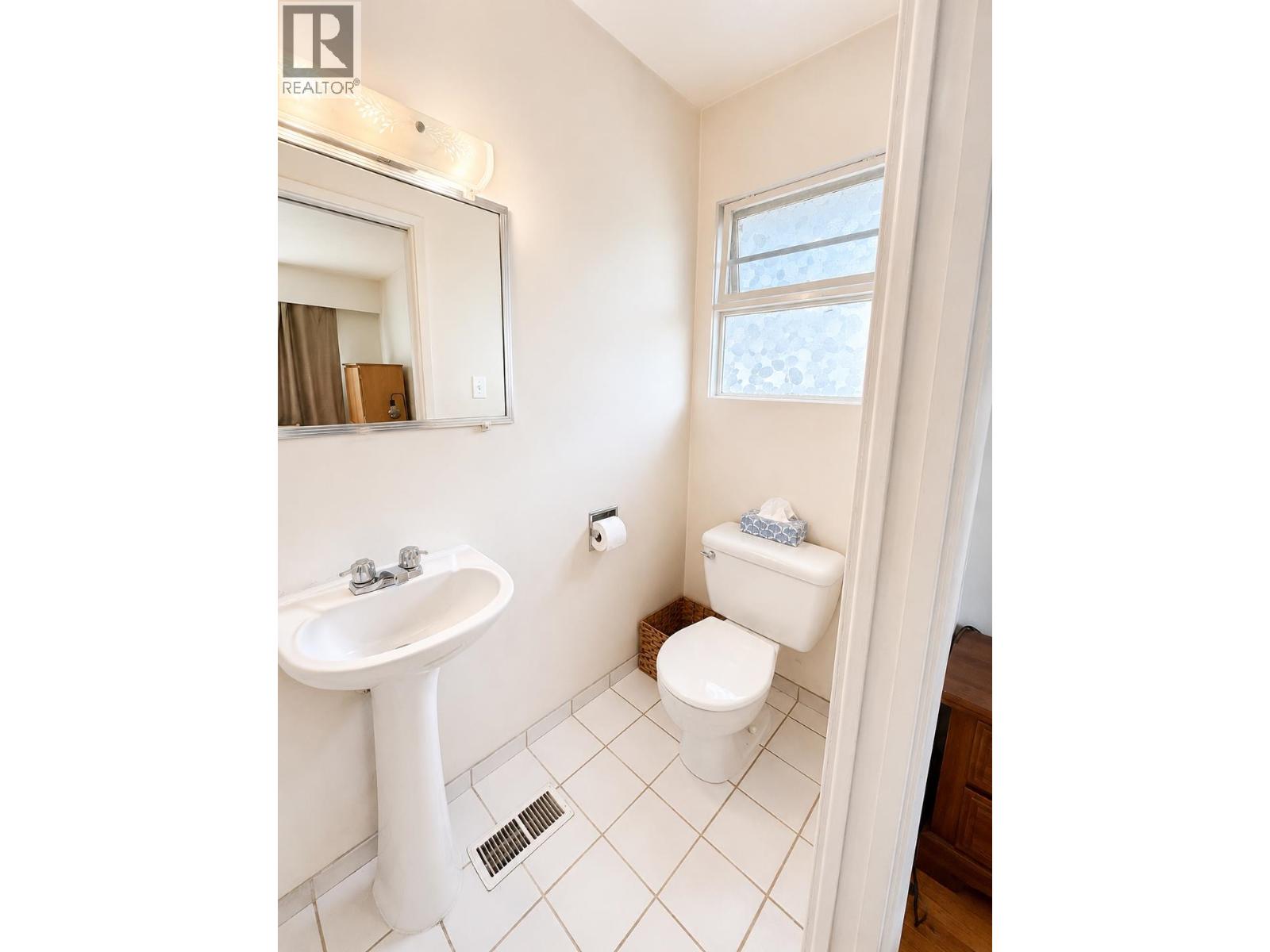 5006 Fulwell Street, Burnaby, British Columbia  V5G 1P2 - Photo 12 - R3121893