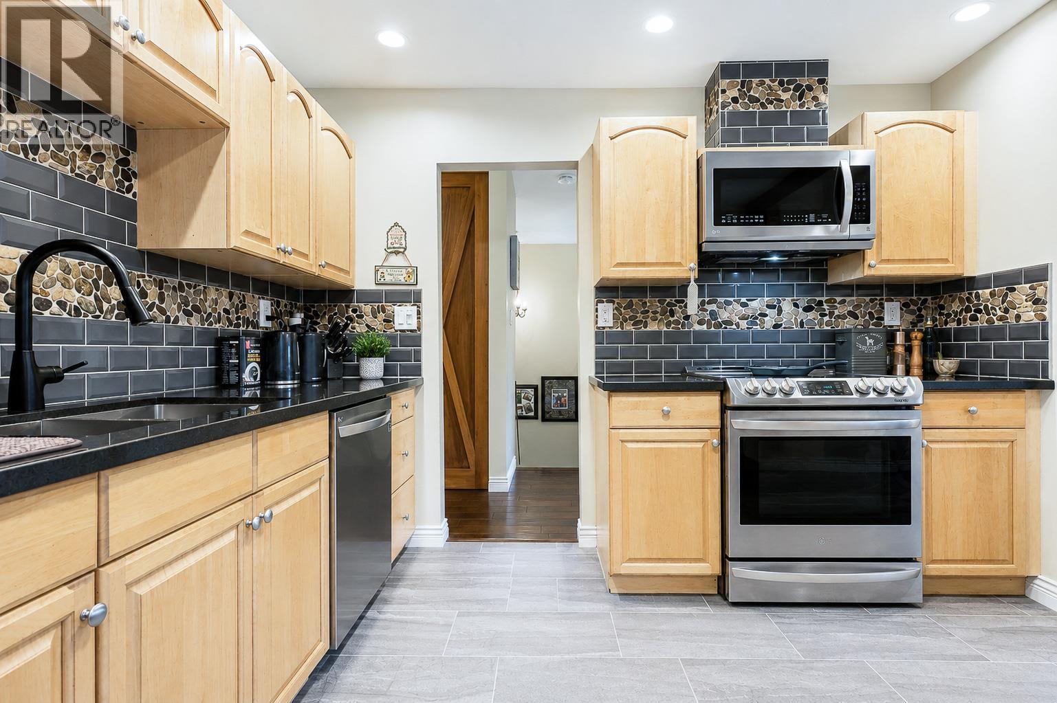 30 2719 St. Michael Street, Port Coquitlam, British Columbia  V3B 5R4 - Photo 10 - R3120925