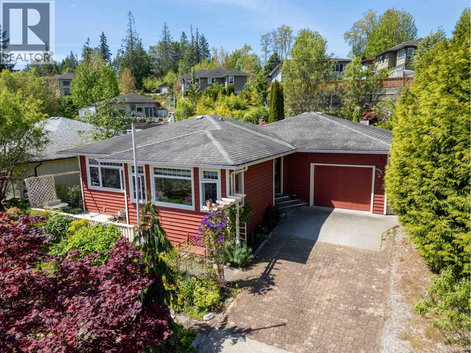 5599 Medusa Place, Sechelt, British Columbia  V0N 3A3 - Photo 5 - R3114000
