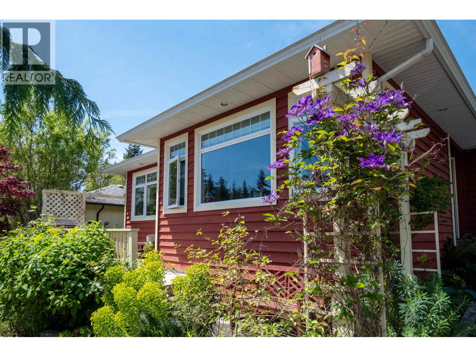 5599 Medusa Place, Sechelt, British Columbia  V0N 3A3 - Photo 28 - R3114000