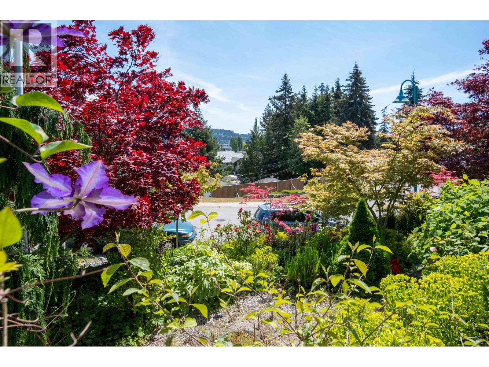 5599 Medusa Place, Sechelt, British Columbia  V0N 3A3 - Photo 4 - R3114000