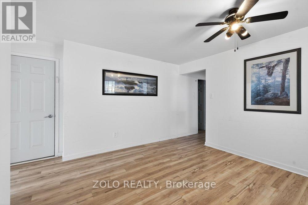 3 - 20 Bridesburg Drive, Toronto, Ontario  M9R 2K3 - Photo 4 - W13117024