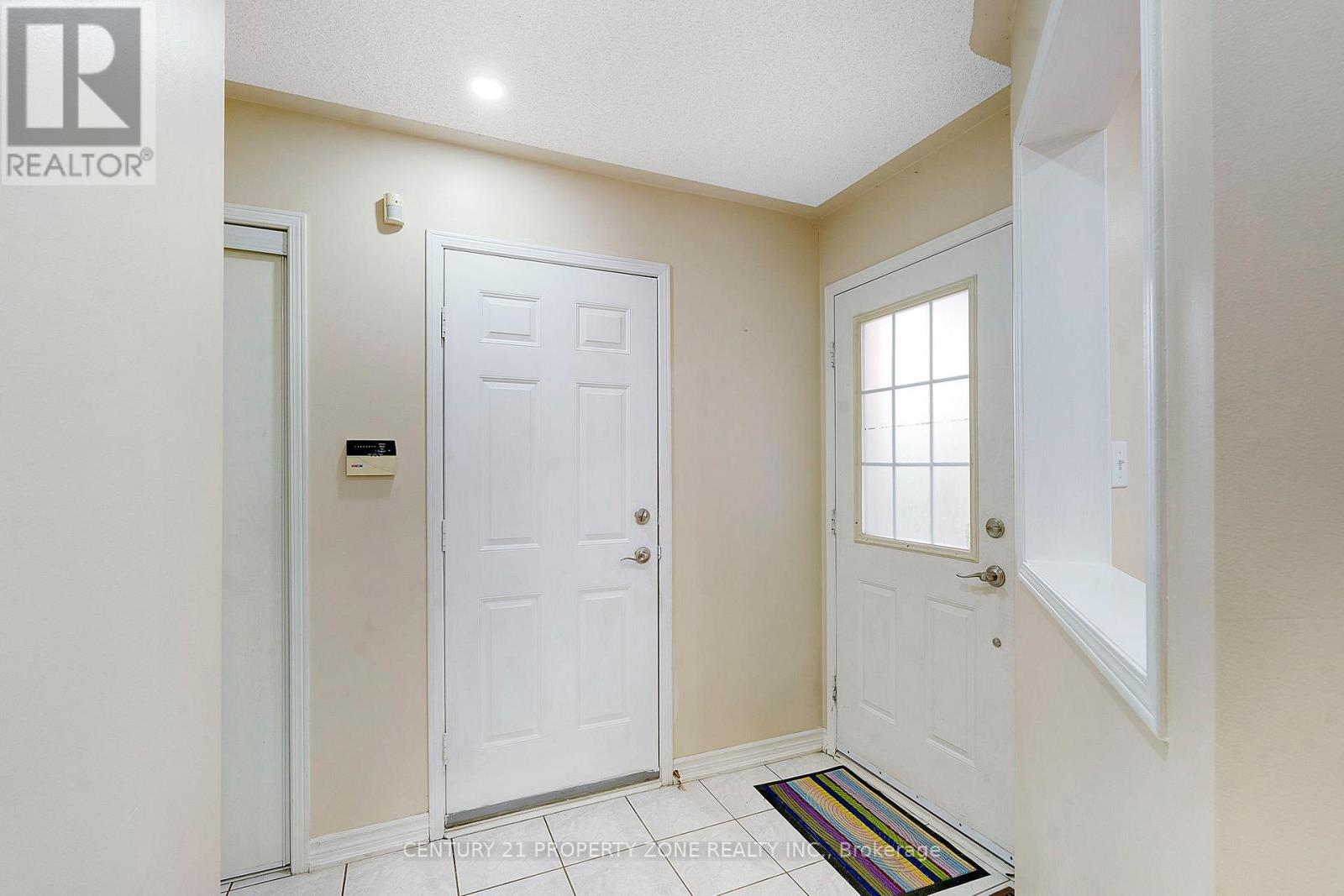 7186 Waldorf Way, Mississauga, Ontario  L5N 7P8 - Photo 4 - W13117080