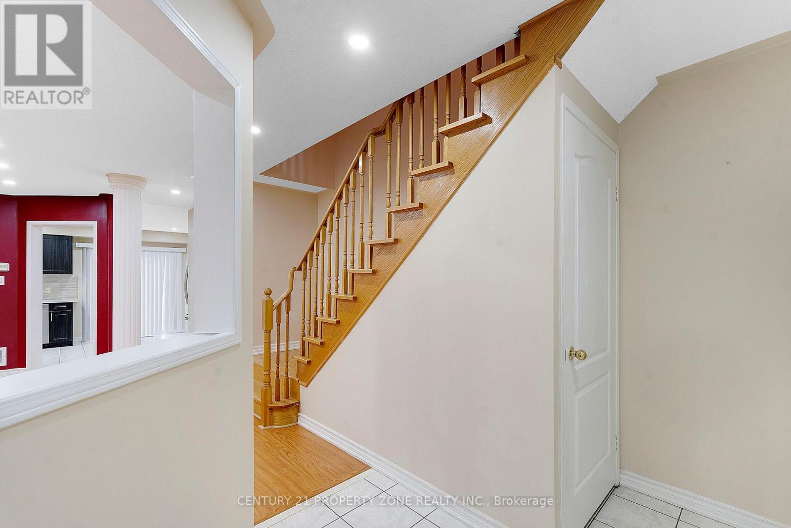 7186 Waldorf Way, Mississauga, Ontario  L5N 7P8 - Photo 5 - W13117080