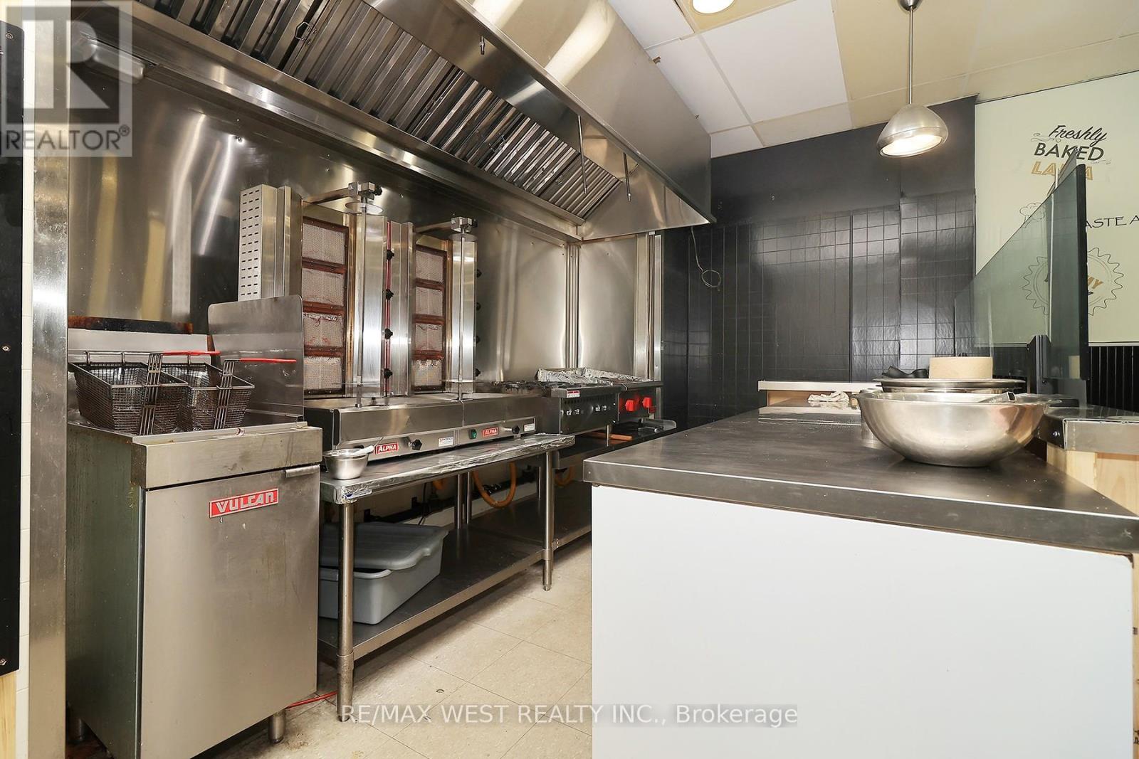 3023 Bathurst Street, Toronto, Ontario  M6B 3B5 - Photo 23 - C13116416