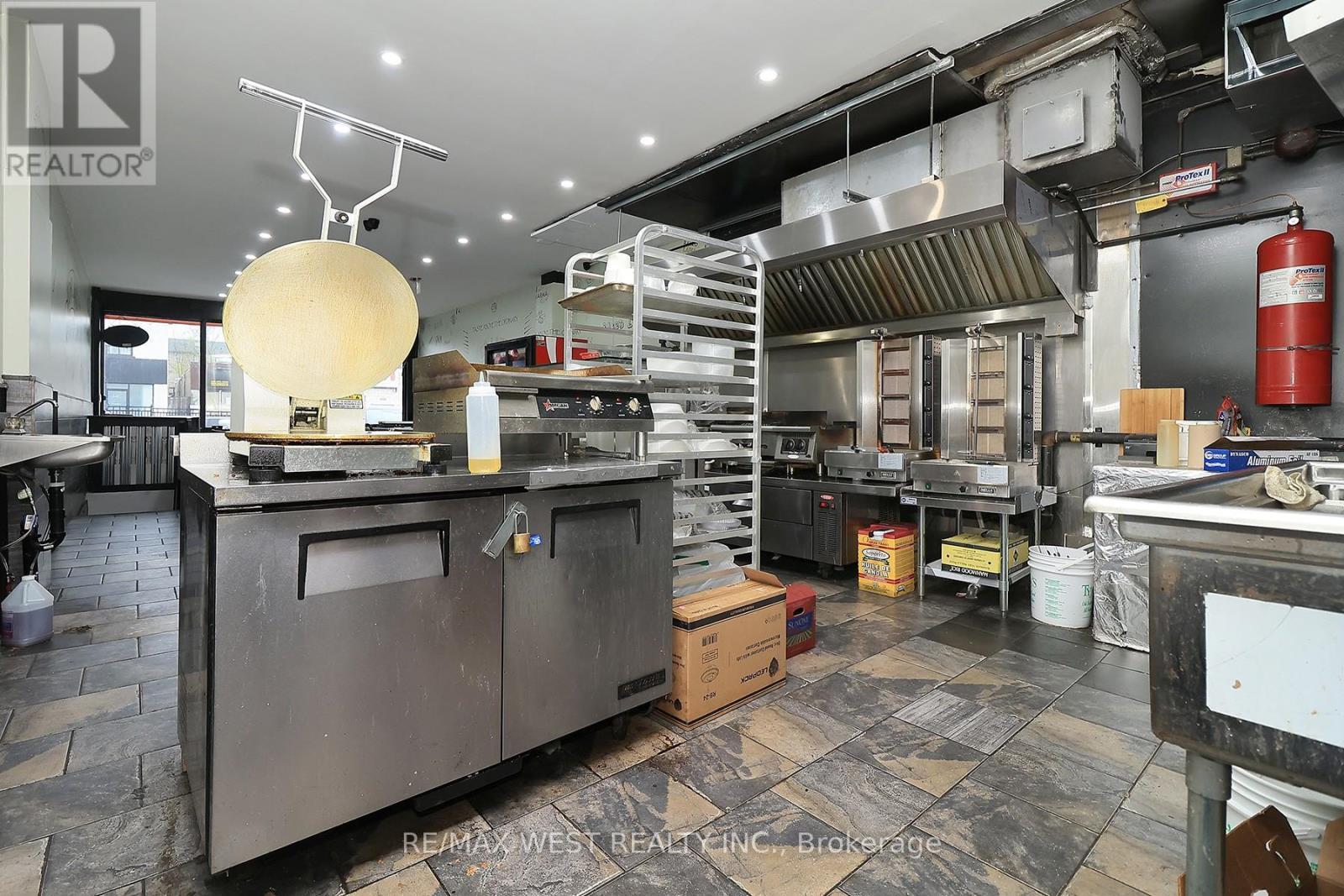 3023 Bathurst Street, Toronto, Ontario  M6B 3B5 - Photo 7 - C13116416