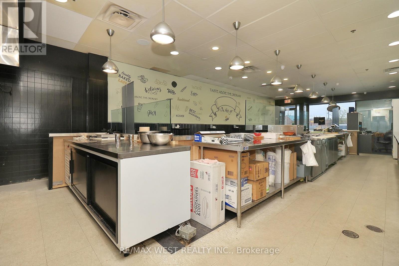 3023 Bathurst Street, Toronto, Ontario  M6B 3B5 - Photo 18 - C13116416
