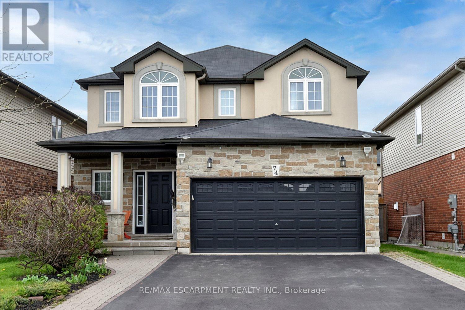 74 Lampman Drive, Grimsby, Ontario  L3M 0E7 - Photo 1 - X13117044
