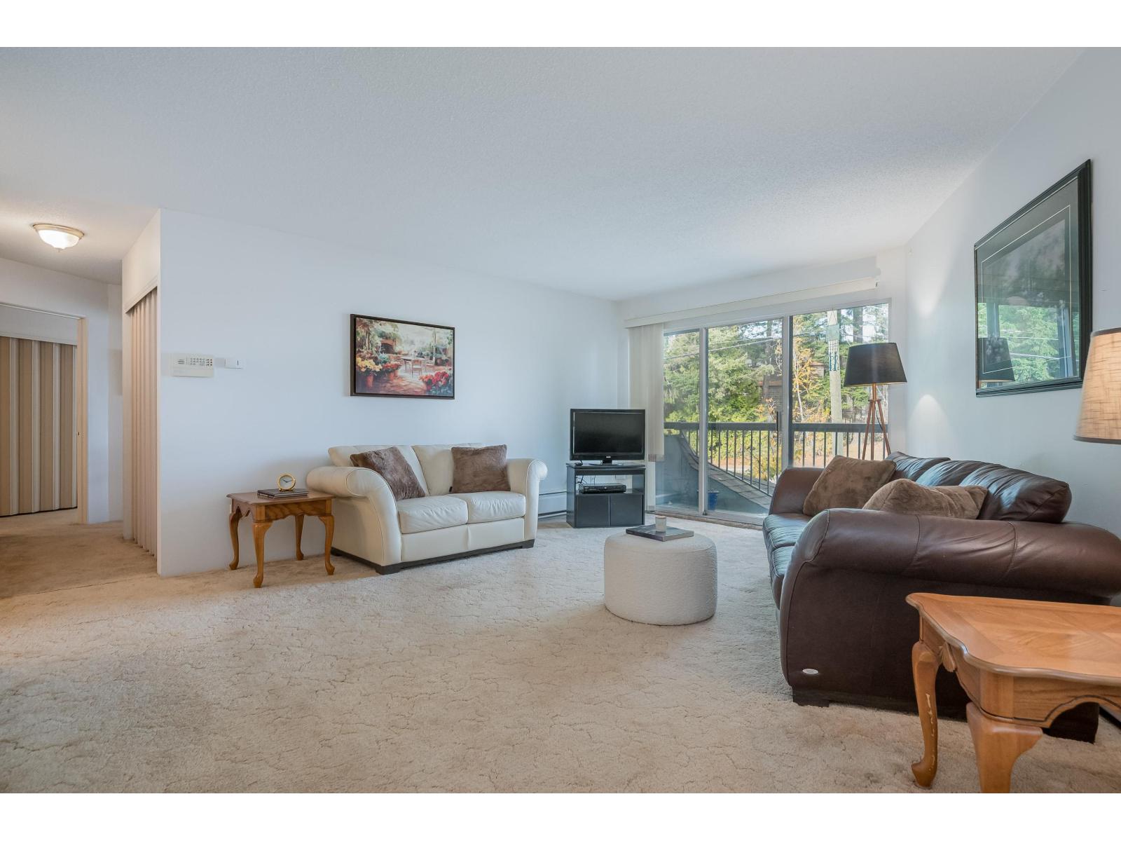 218 15020 North Bluff Road, White Rock, British Columbia  V4B 5A4 - Photo 4 - R3120152