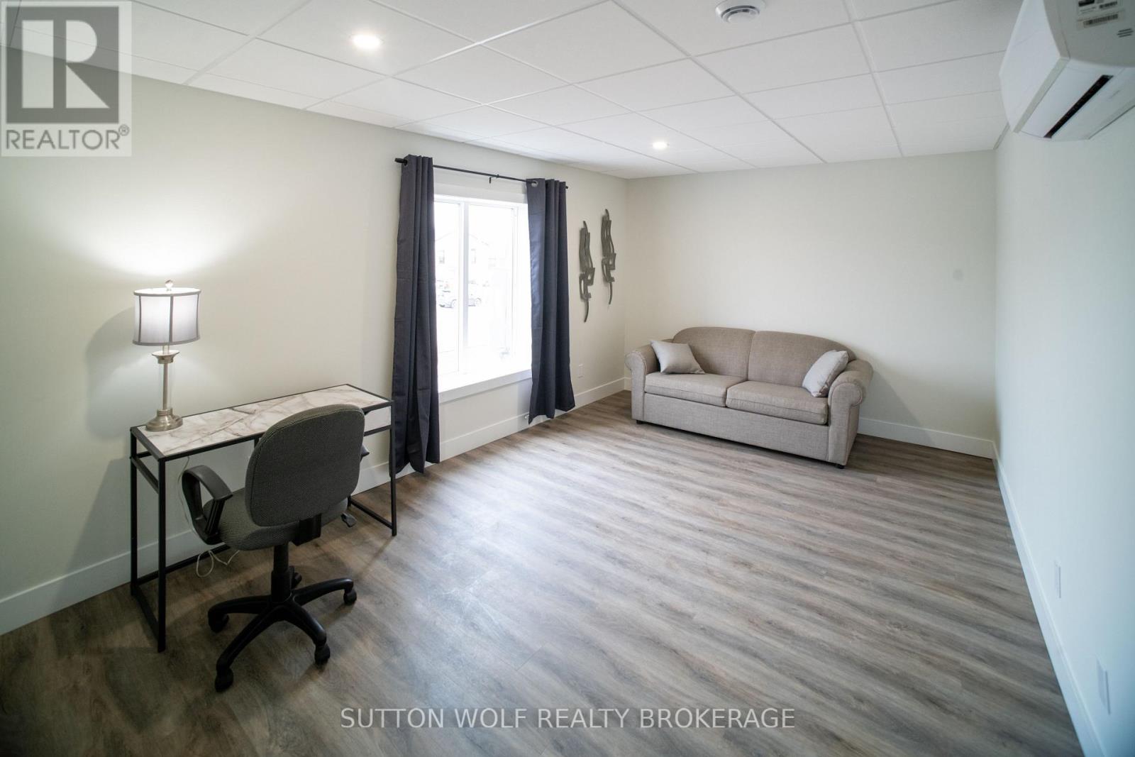 301 - 19 Centre Street W, Strathroy-Caradoc, Ontario  N7G 1T5 - Photo 2 - X13117348