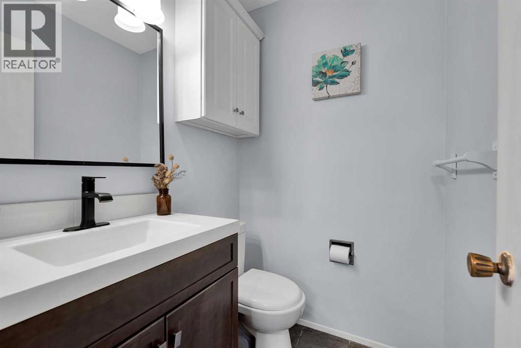44 Strathclair Rise SW, Calgary, Alberta  T3H 1G4 - Photo 12 - A2300232
