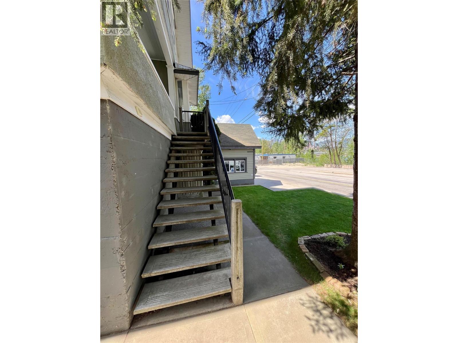 2070 Riverside Avenue, Trail, British Columbia V1R 3Z4 - Photo 5 - 10386082