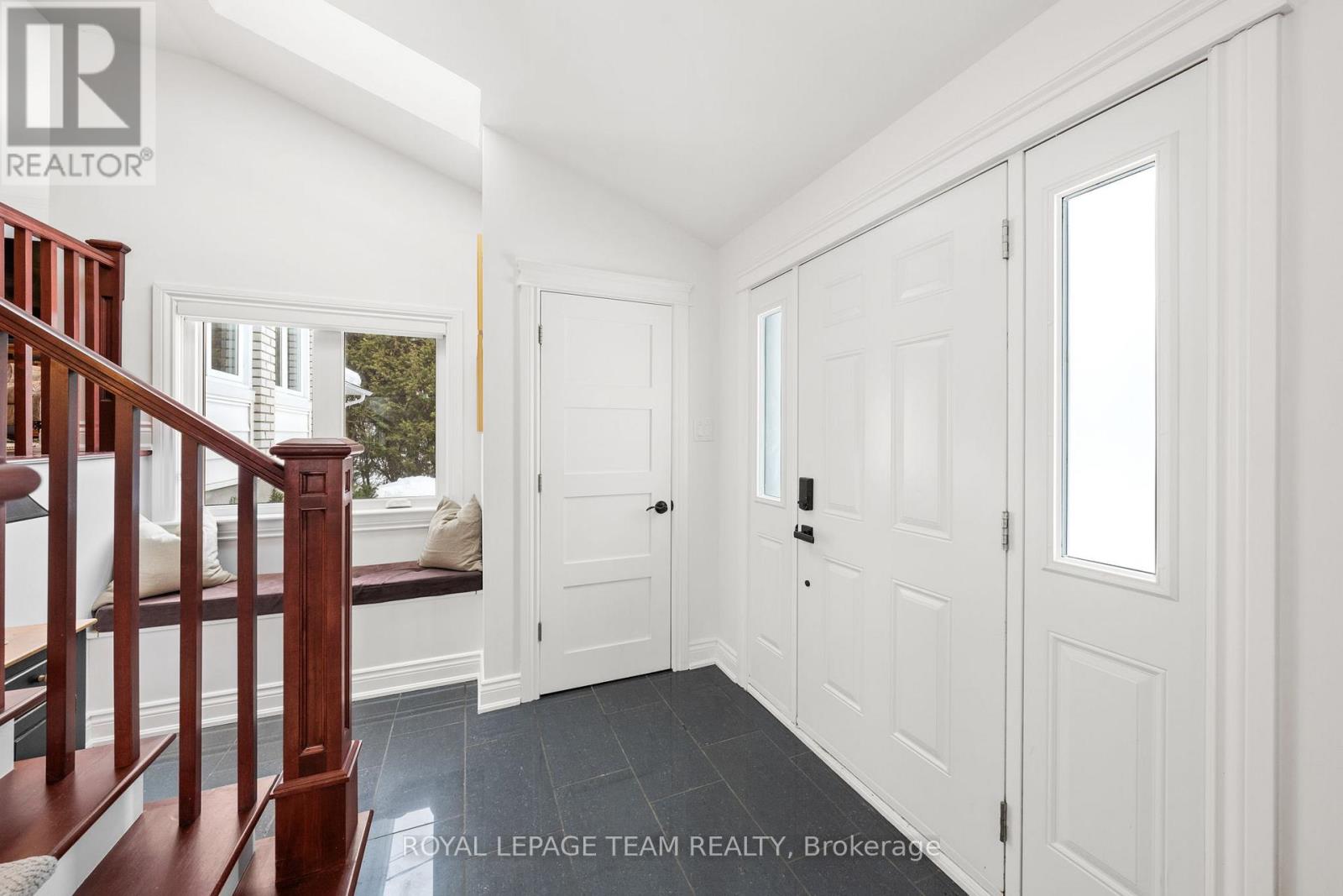 28 Maplehill Way, Ottawa, Ontario  K2C 3H1 - Photo 3 - X13117460