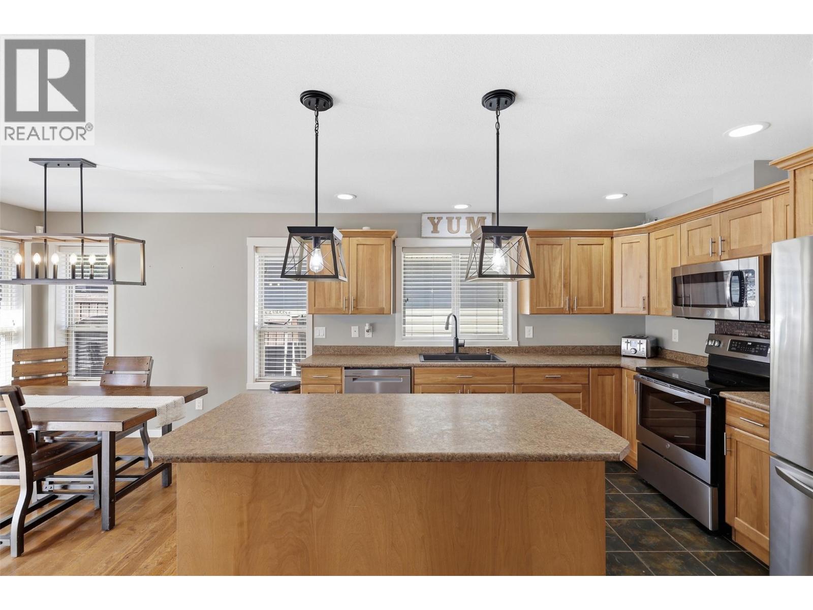 2159 Cantle Court, Kamloops, British Columbia  V2B 0A7 - Photo 4 - 10386900