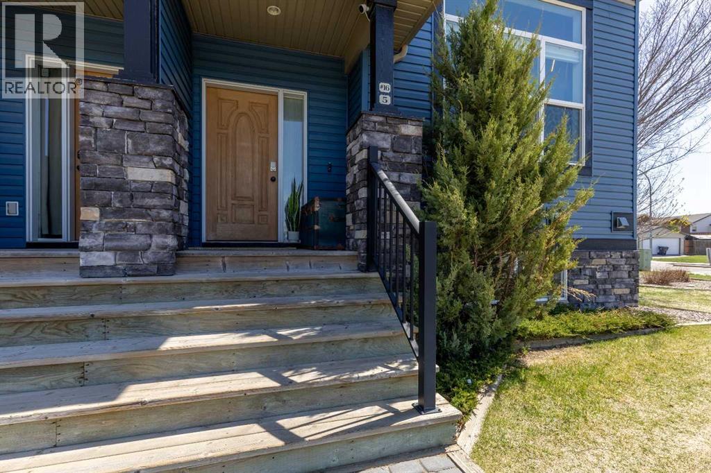 5, 16 Sunridge Boulevard W, Lethbridge, Alberta  T1J 1X5 - Photo 3 - A2307656