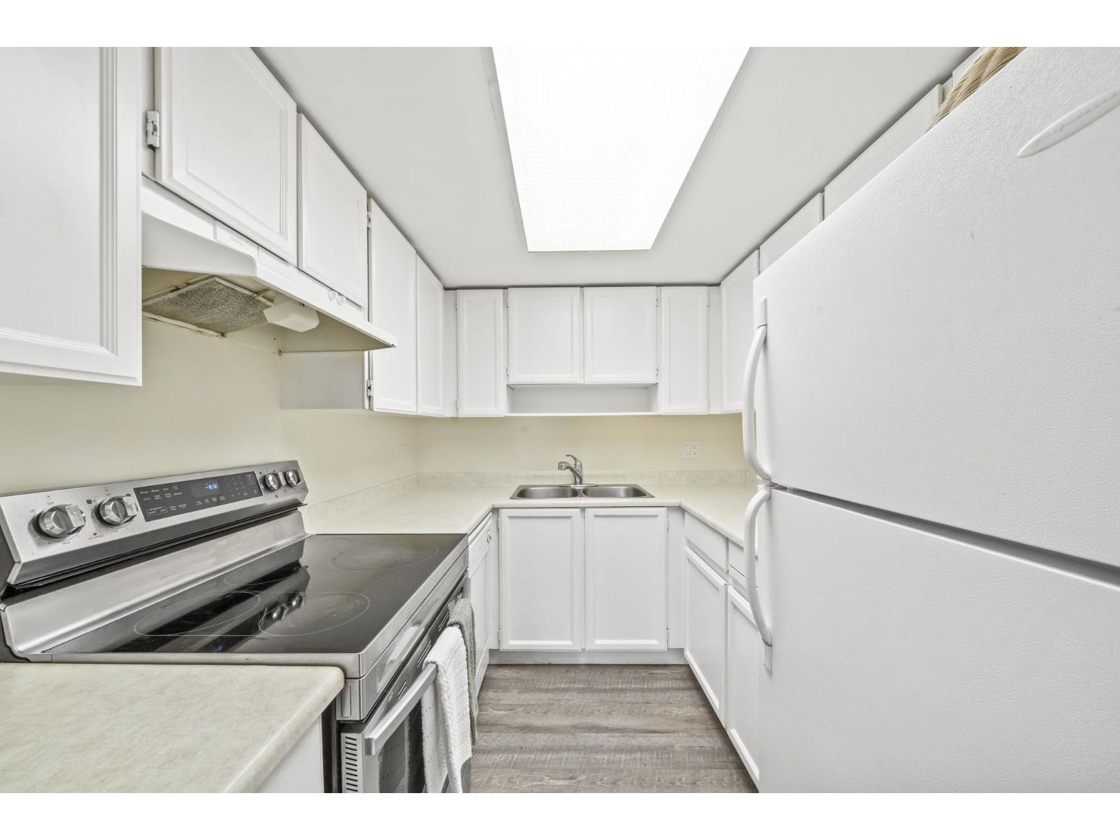 112 1341 George Street, White Rock, British Columbia  V4B 4A1 - Photo 7 - R3122521