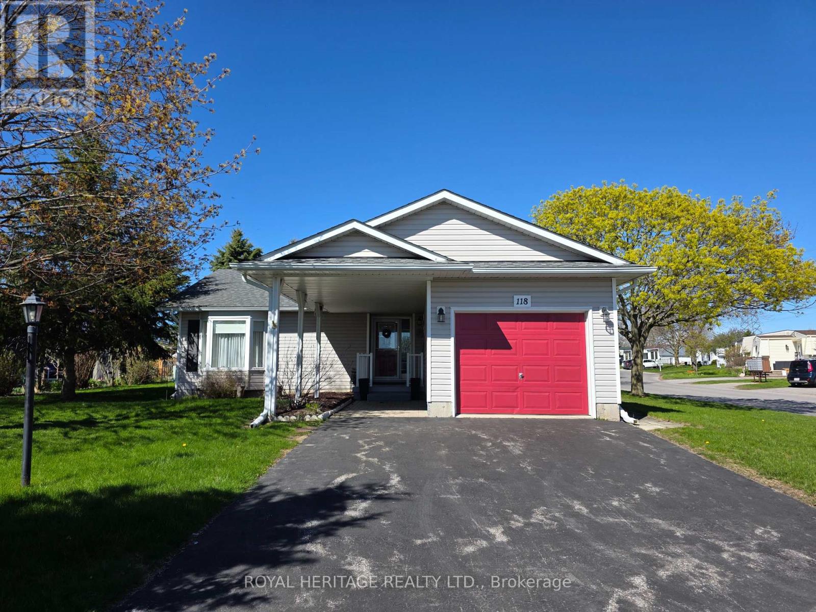 118 Bluffs Road, Clarington, Ontario  L1B 1A8 - Photo 1 - E13117368