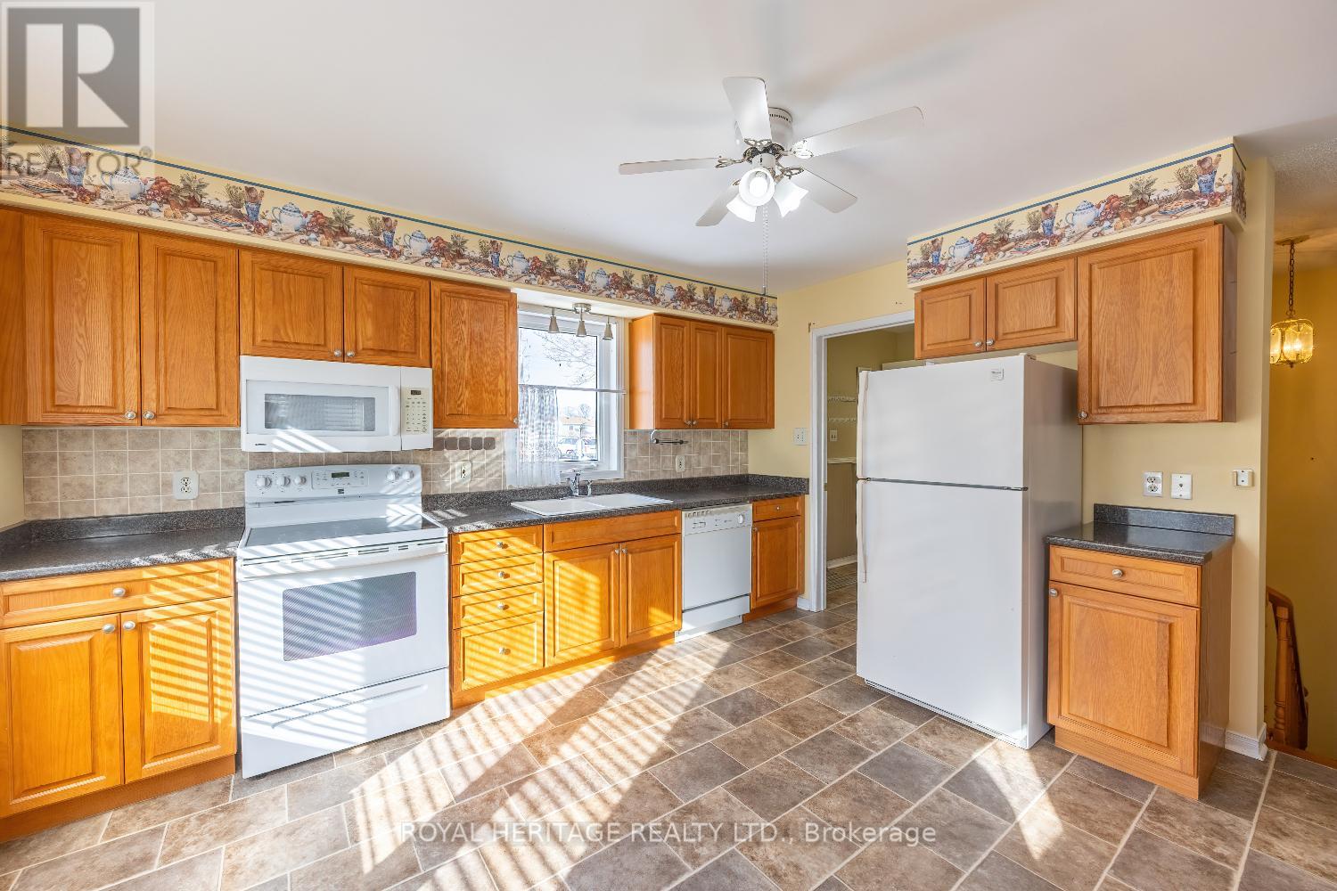 118 Bluffs Road, Clarington, Ontario  L1B 1A8 - Photo 14 - E13117368