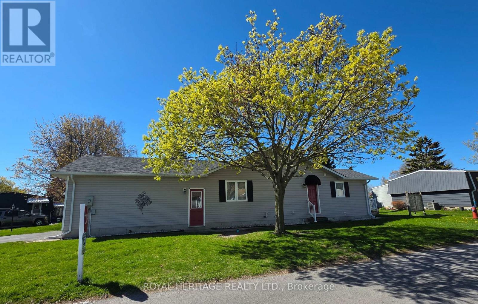 118 Bluffs Road, Clarington, Ontario  L1B 1A8 - Photo 2 - E13117368