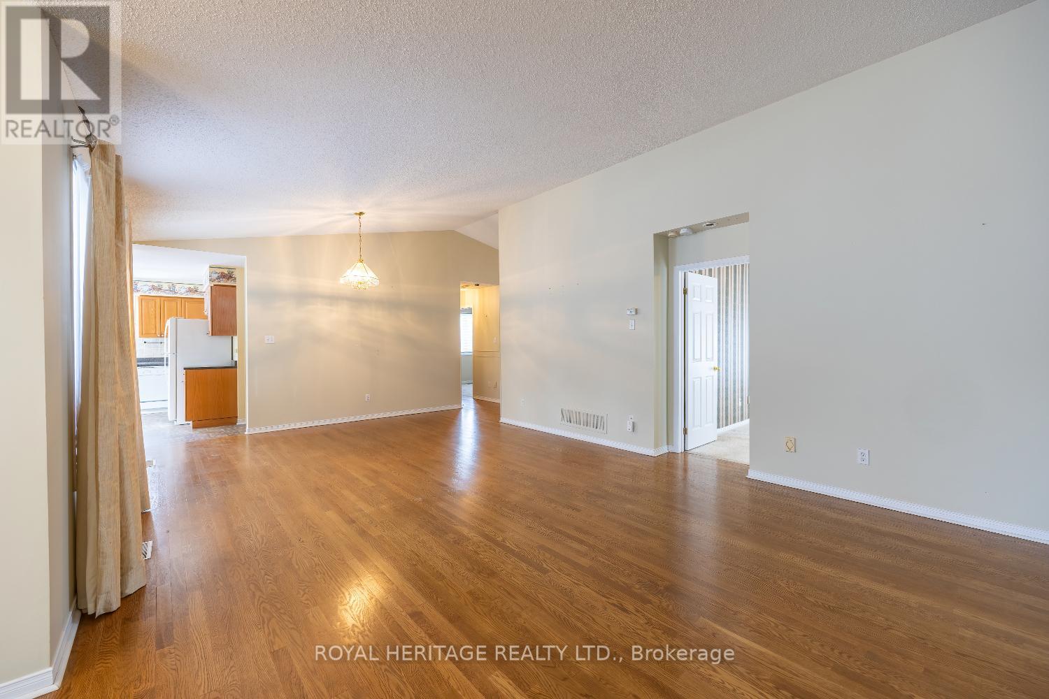 118 Bluffs Road, Clarington, Ontario  L1B 1A8 - Photo 9 - E13117368