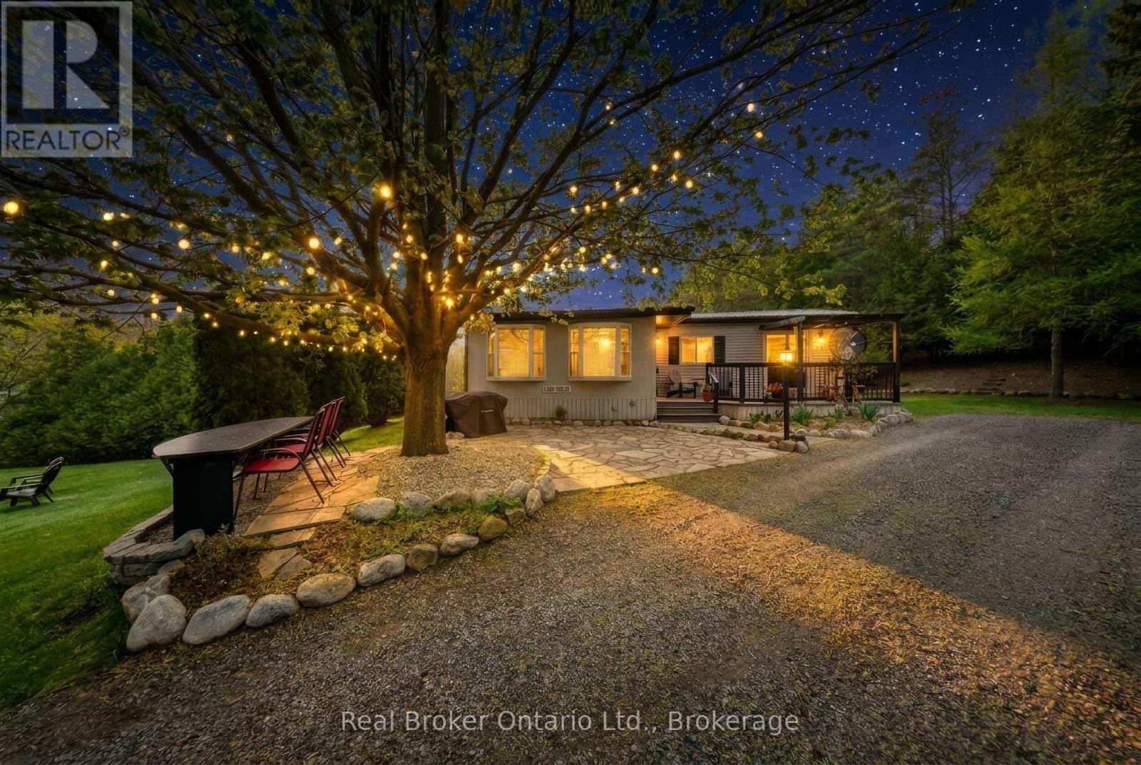 230 MOUNTAIN ASH ROAD, North Dumfries, Ontario