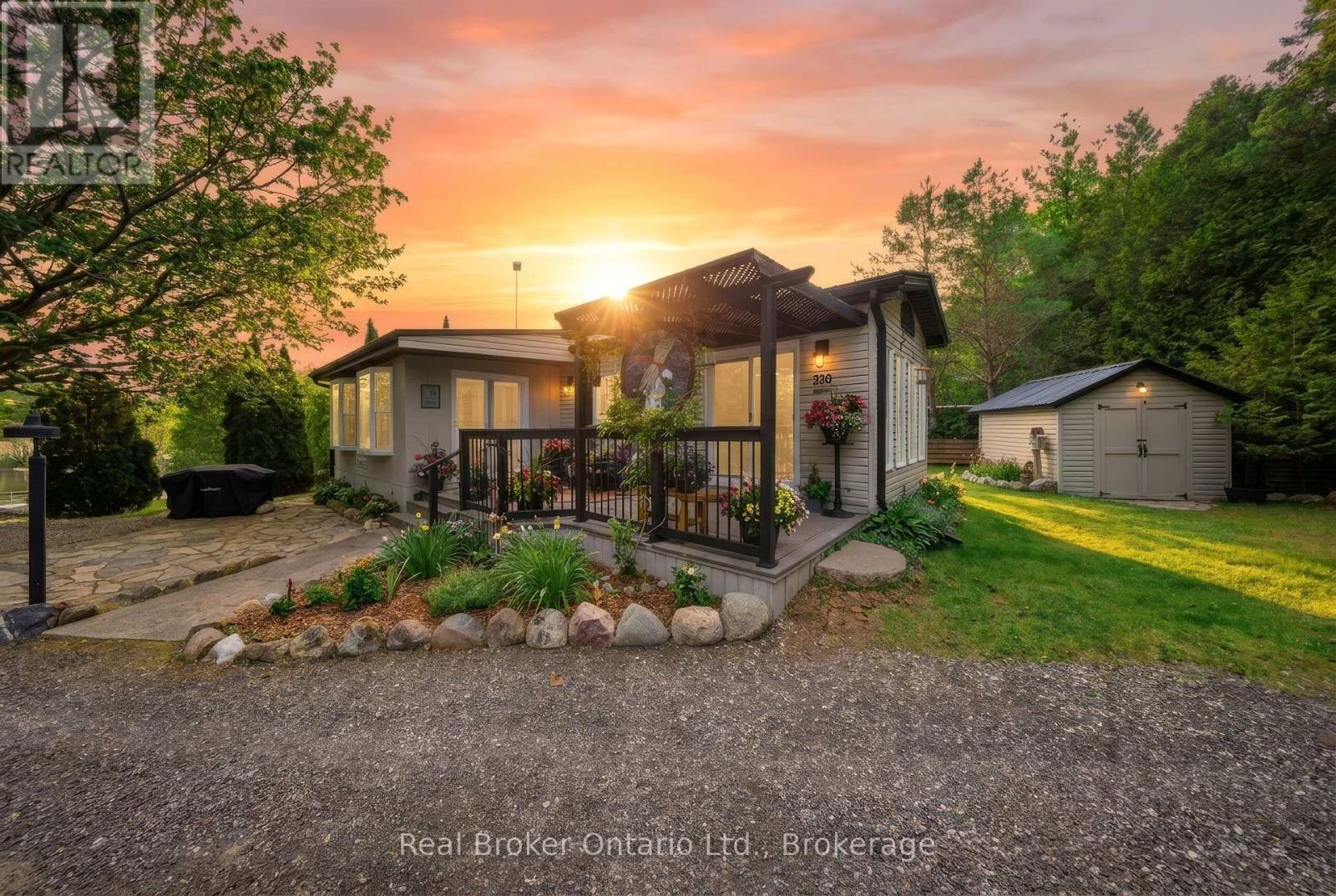 230 Mountain Ash Road, North Dumfries, Ontario  N0B 1E0 - Photo 2 - X13117306