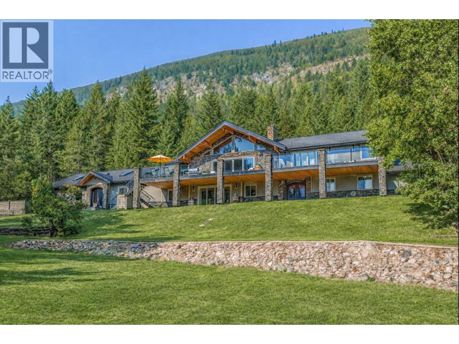 6171 50 Street NW, Salmon Arm, British Columbia  V1E 3A6 - Photo 1 - 10373228