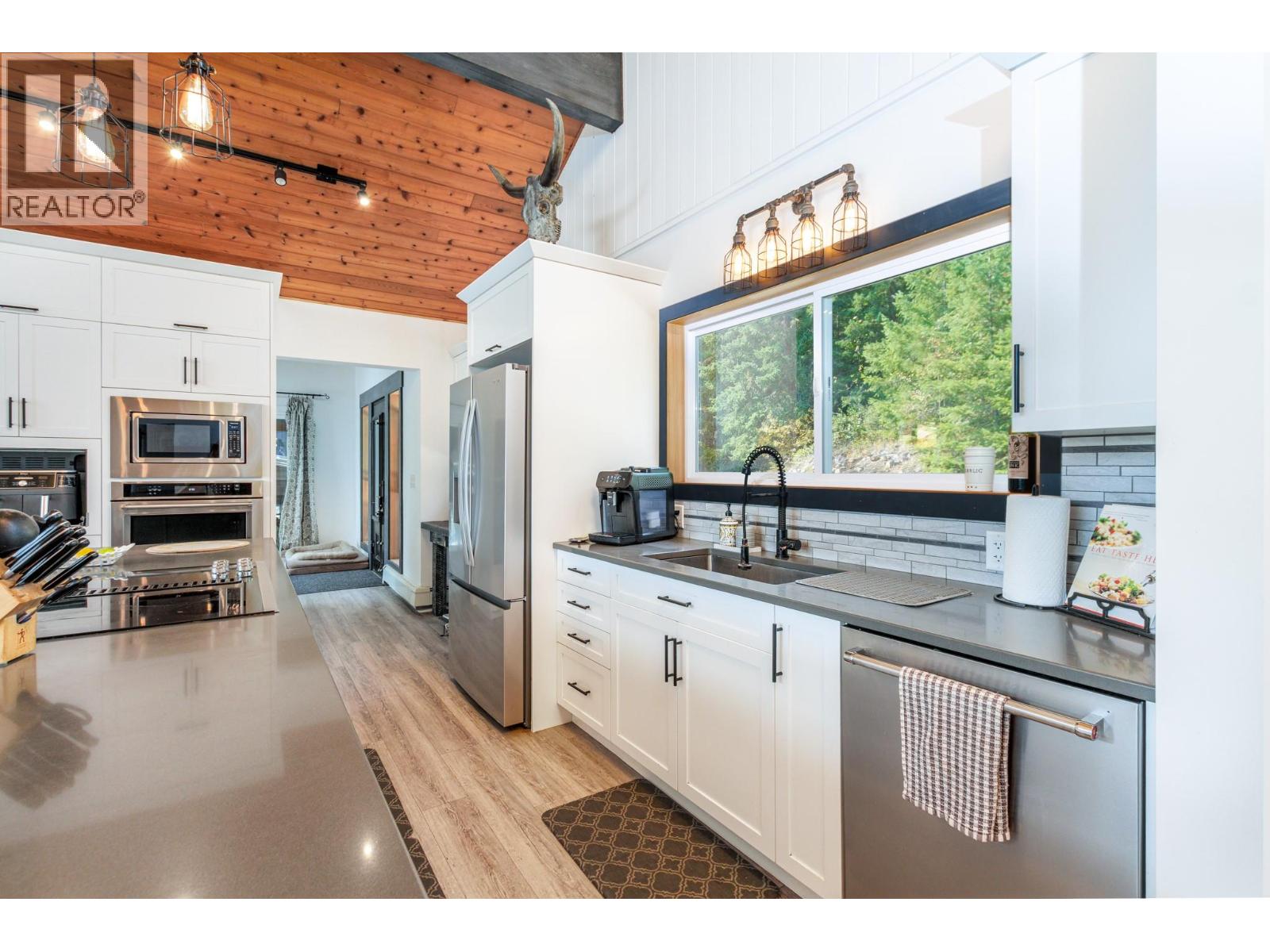 6171 50 Street NW, Salmon Arm, British Columbia  V1E 3A6 - Photo 9 - 10373228