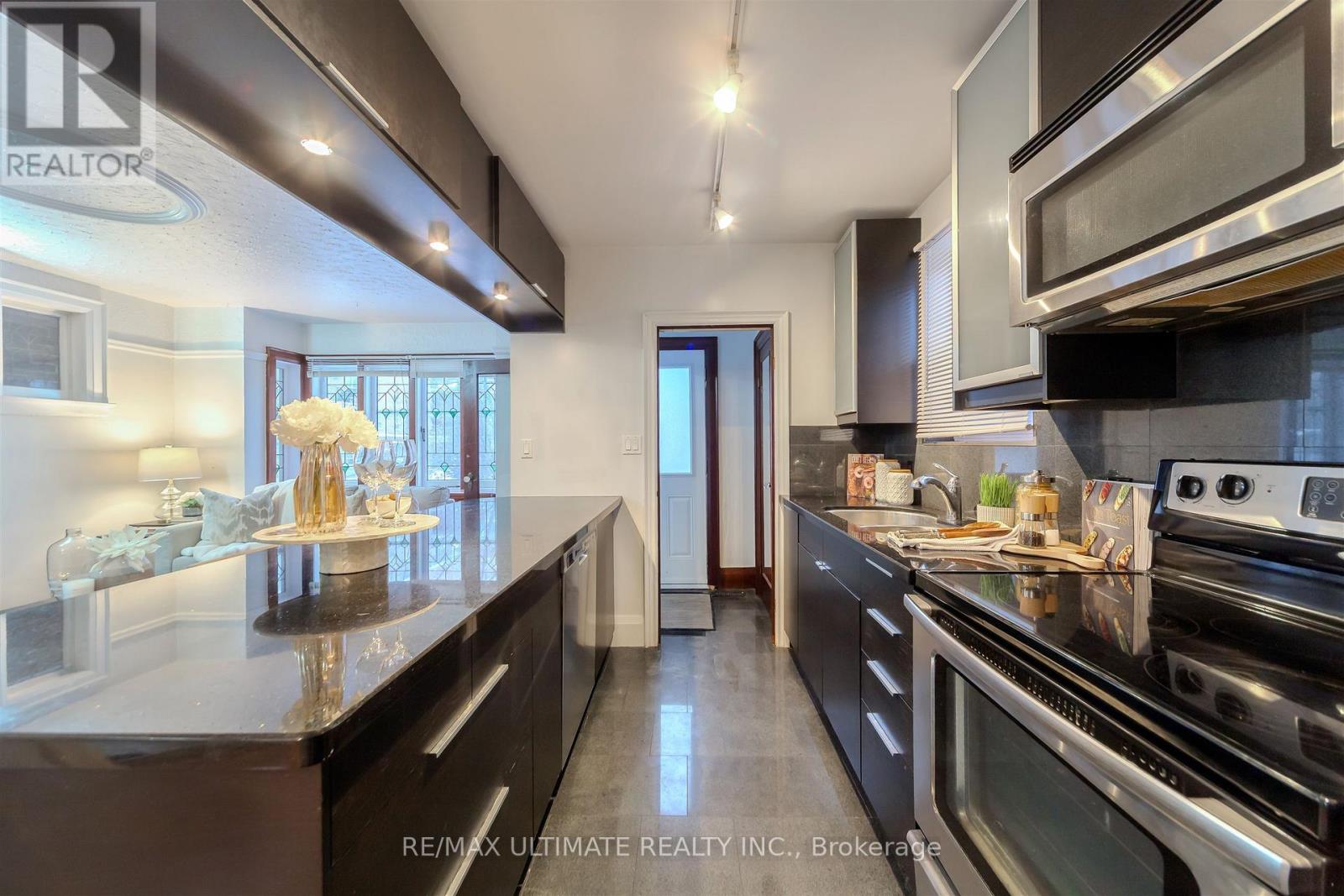 46 Lorindale Avenue, Toronto, Ontario  M5M 3C2 - Photo 13 - C13117172