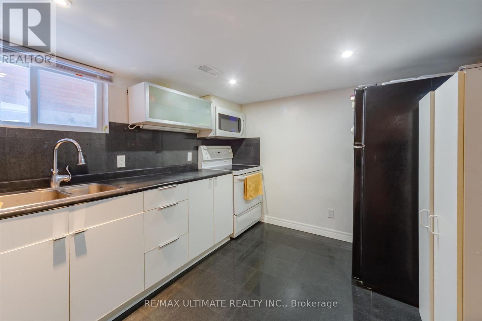 46 Lorindale Avenue, Toronto, Ontario  M5M 3C2 - Photo 27 - C13117172
