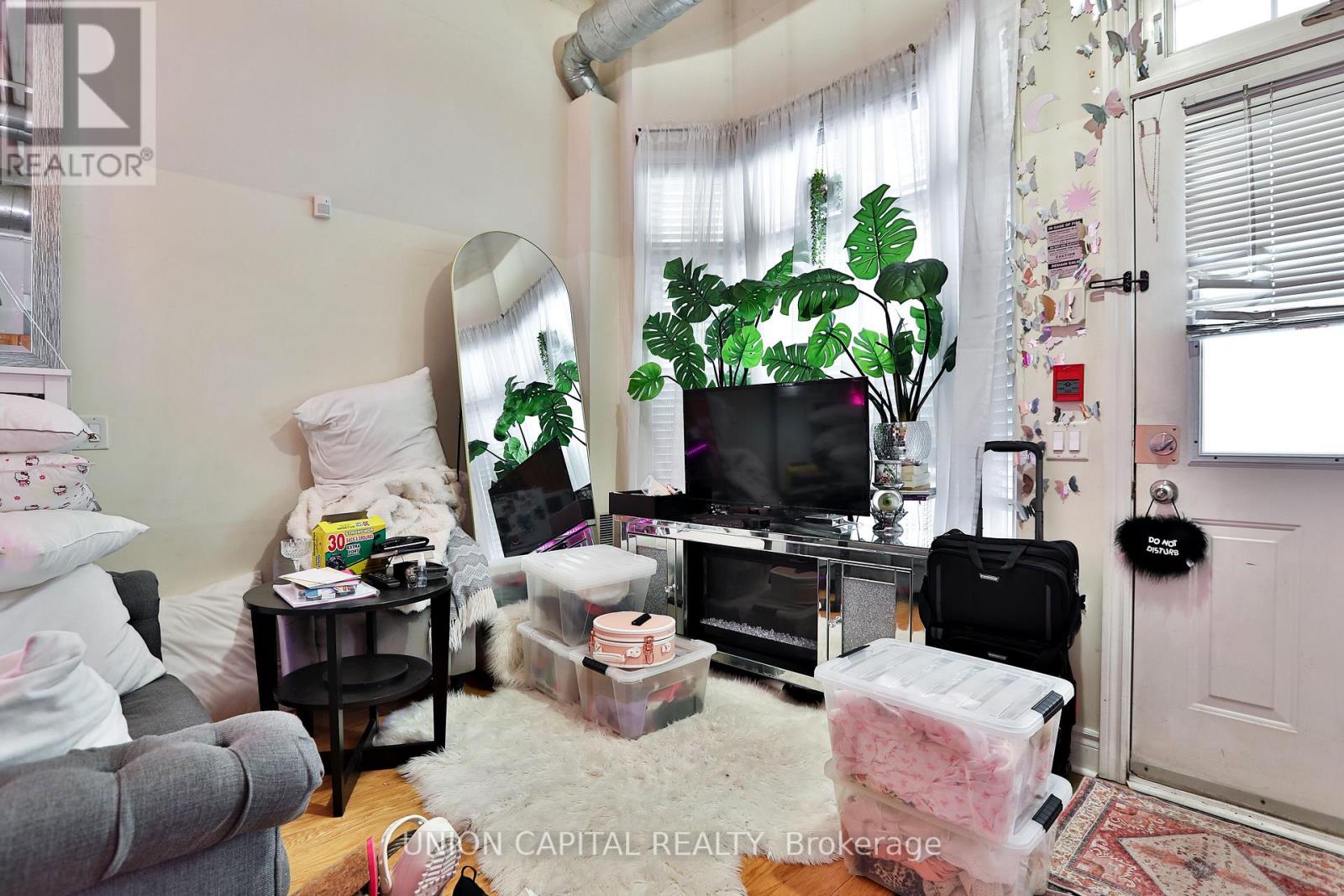 143 - 71 Mccaul Street, Toronto, Ontario  M5T 2X1 - Photo 4 - C13117232