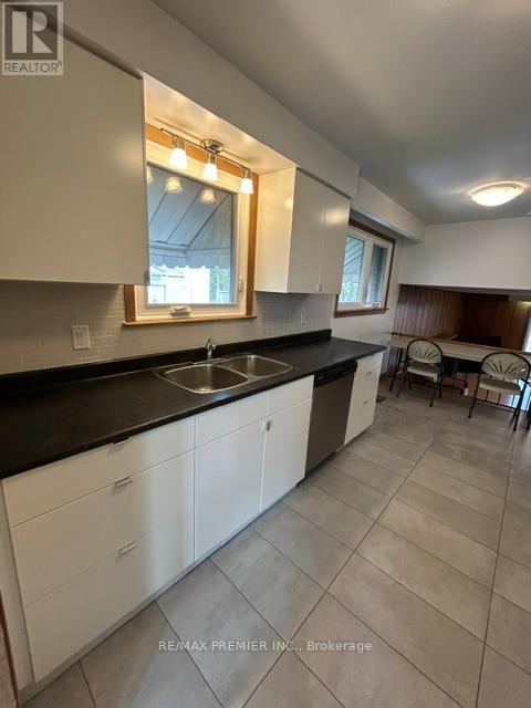 19 Sandbourne Crescent, Toronto, Ontario  M2L 3A5 - Photo 12 - C13117420