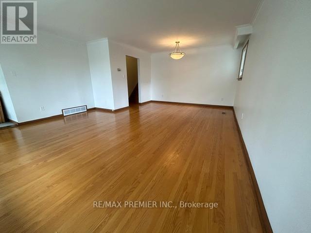 19 Sandbourne Crescent, Toronto, Ontario  M2L 3A5 - Photo 17 - C13117420