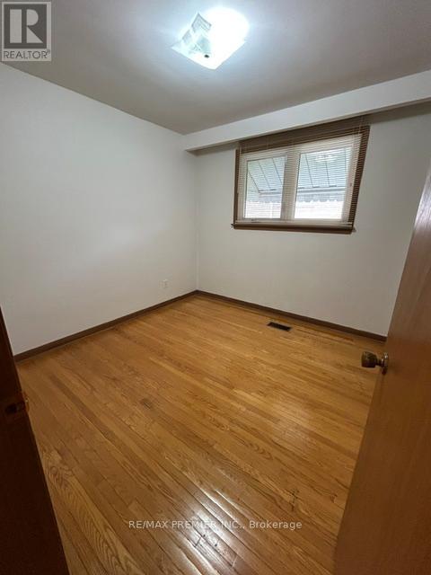 19 Sandbourne Crescent, Toronto, Ontario  M2L 3A5 - Photo 22 - C13117420