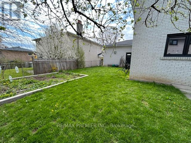 19 Sandbourne Crescent, Toronto, Ontario  M2L 3A5 - Photo 35 - C13117420