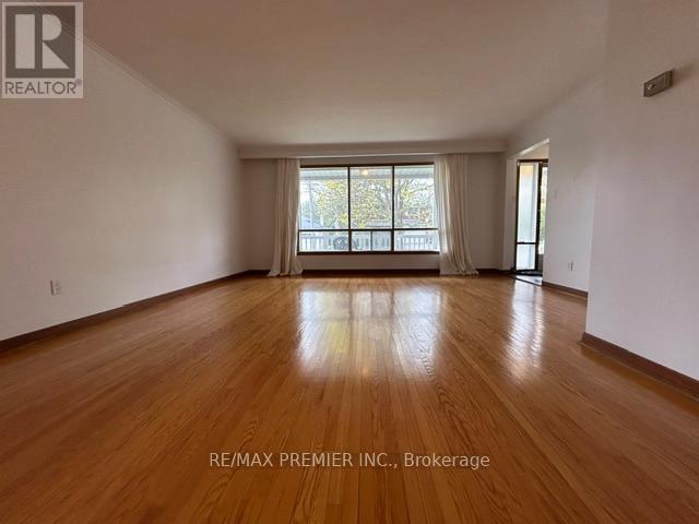 19 Sandbourne Crescent, Toronto, Ontario  M2L 3A5 - Photo 5 - C13117420