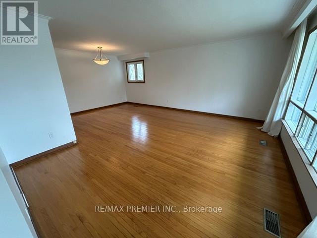 19 Sandbourne Crescent, Toronto, Ontario  M2L 3A5 - Photo 6 - C13117420
