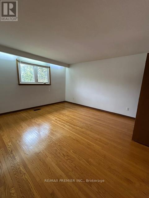 19 Sandbourne Crescent, Toronto, Ontario  M2L 3A5 - Photo 7 - C13117420
