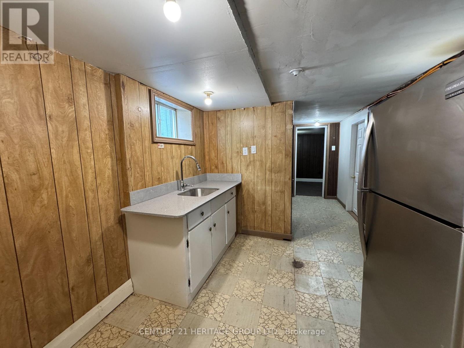 24 Hutton Avenue, Toronto, Ontario  M4C 3L3 - Photo 10 - E13117242